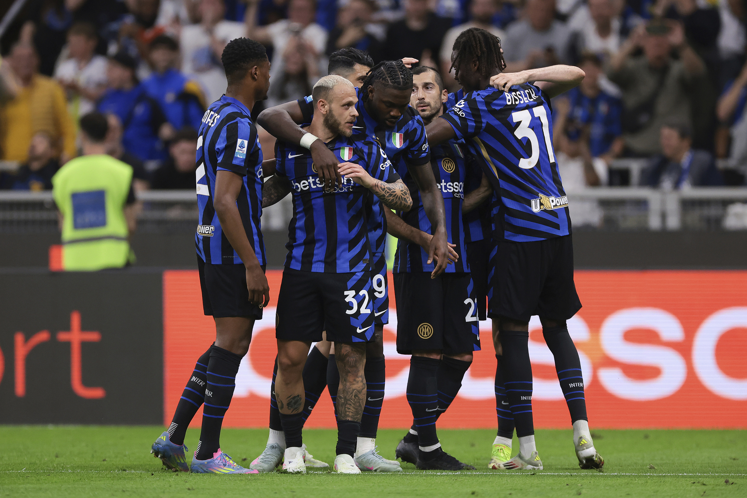 包含皇家马德里迎意甲关键赛，今夜外线爆发，引发热议，纪律约束更严格的词条